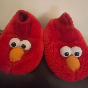 Elmo slippersToddler size 9/10 great condition.